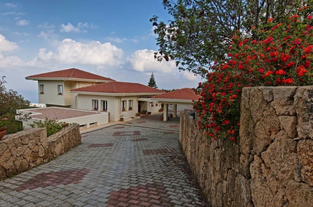 Фото Villa Hillcrest by Amy Villas