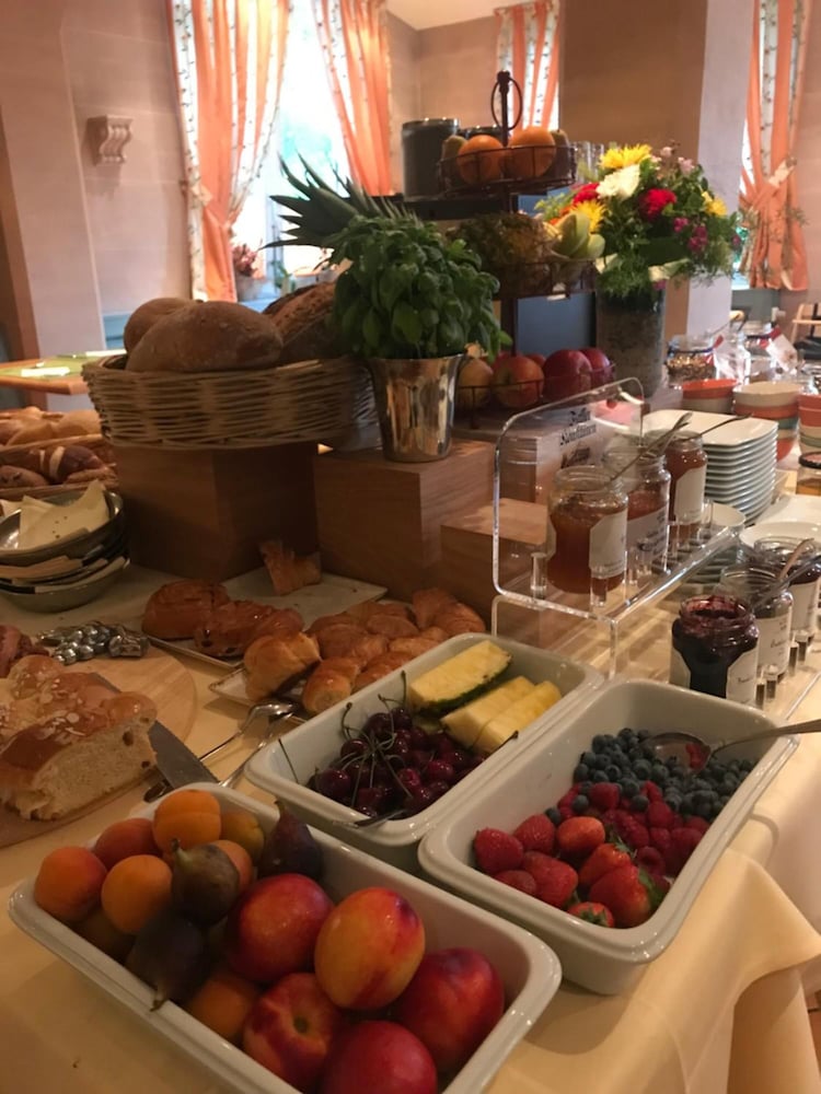 Фото Hotel Schwarzwälder Hof