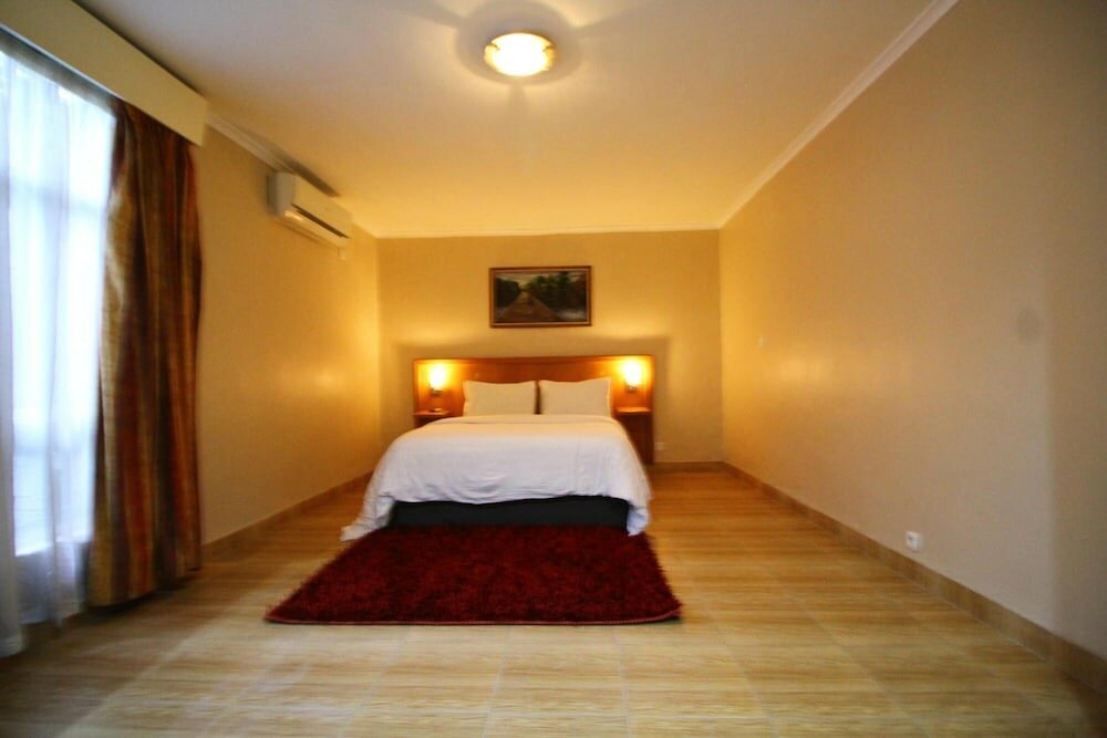 Фото La Cour Hotel Apartments