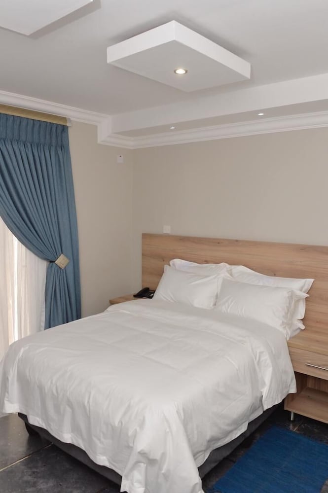 Фото Corner Cottage Bed and Breakfast