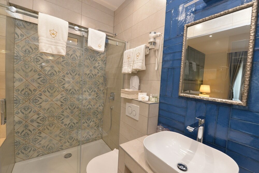 Фото The Duke Luxury Rooms