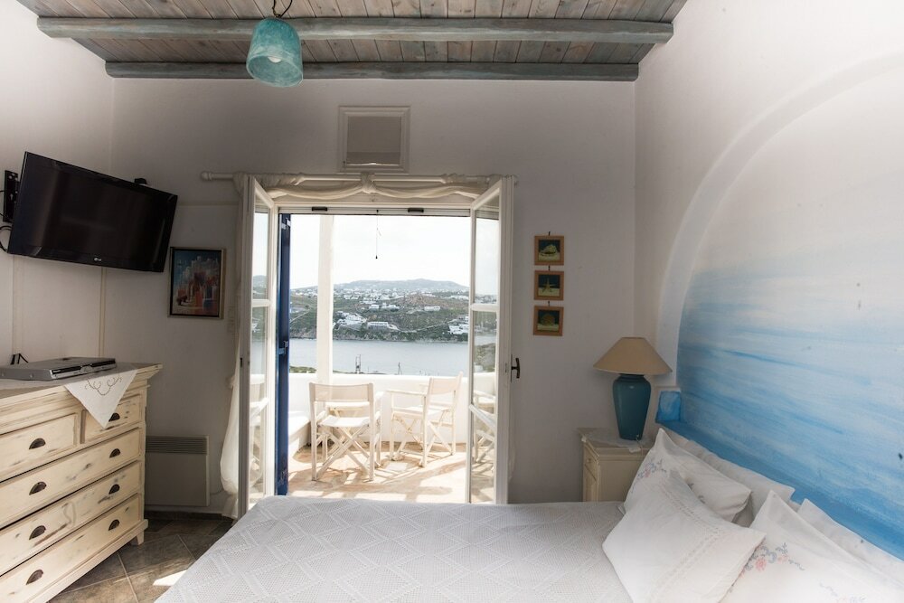 Фото Anemoessa House