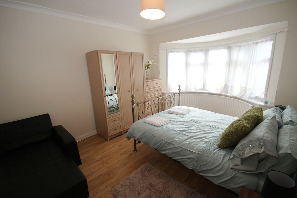 Фото Deane House