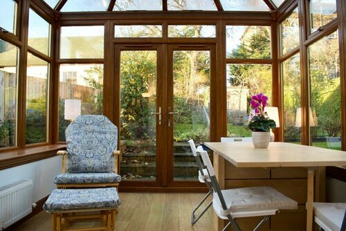 Гостиница Cosy Home With Views of Arthur's Seat в Эдинбурге