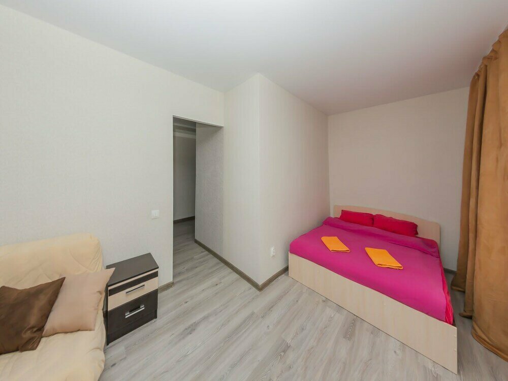 Alojamiento en alquiler diario Apartment on Bratyev Zhabrovykh 7, , foto