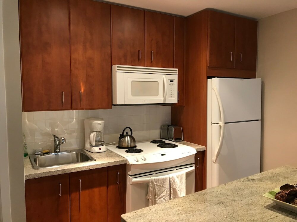 Фото Atlas Suites on Yonge & Bloor