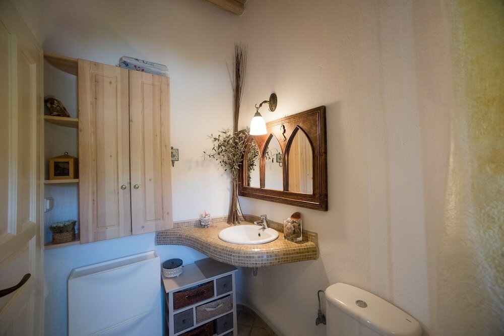 Фото Anemoessa House