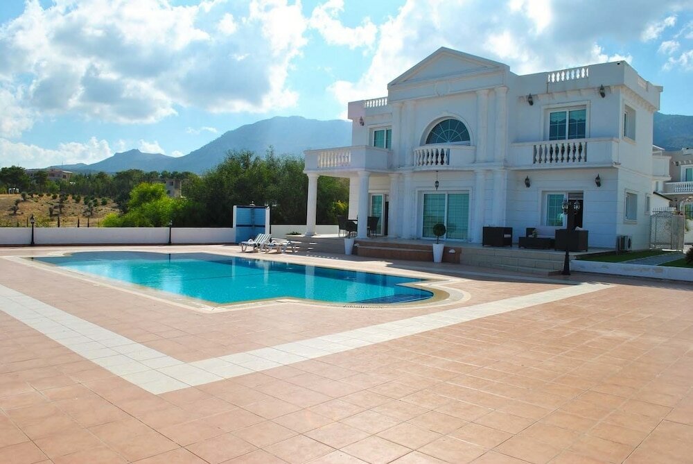 Фото Villa Roman by Amy Villasa