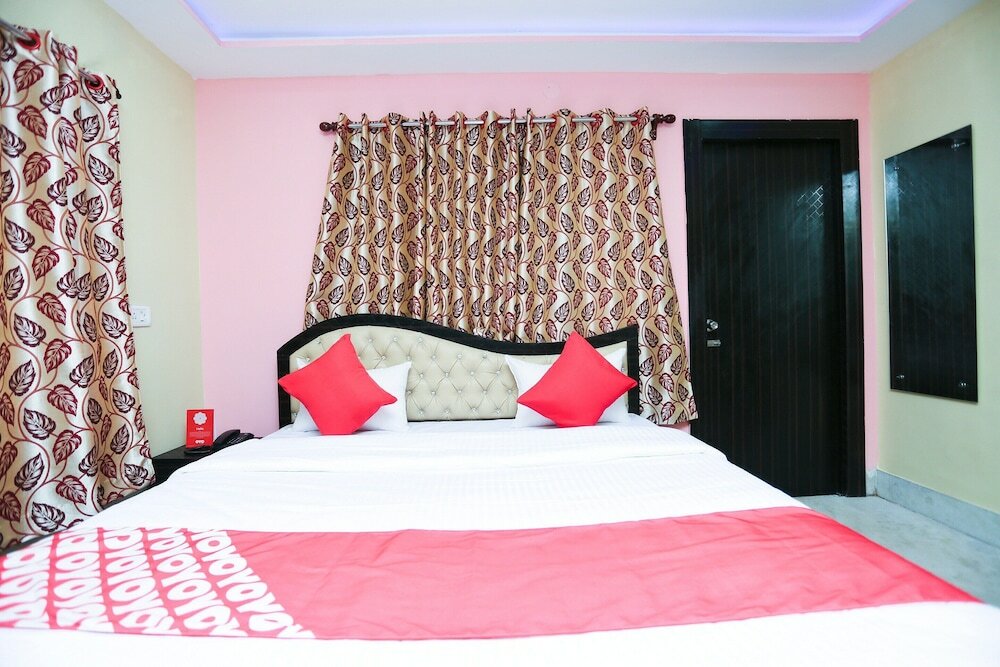 Фото Oyo 22566 Red Velvet Inn