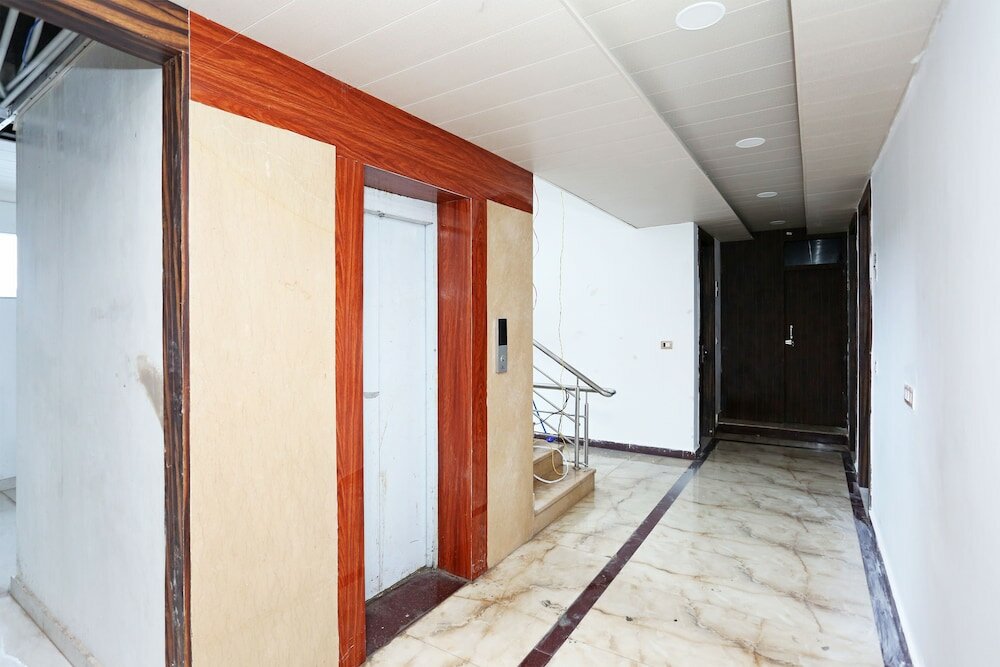 Фото Capital O 15566 Hotel Rosewood Inn