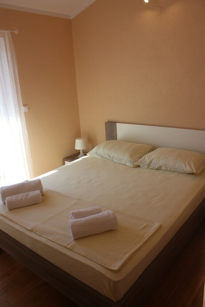 Фото Apartments Miki Pag