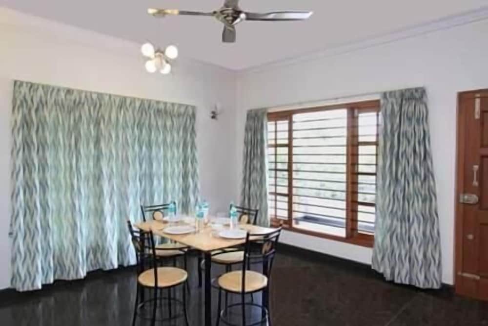 Фото Zions Hotel