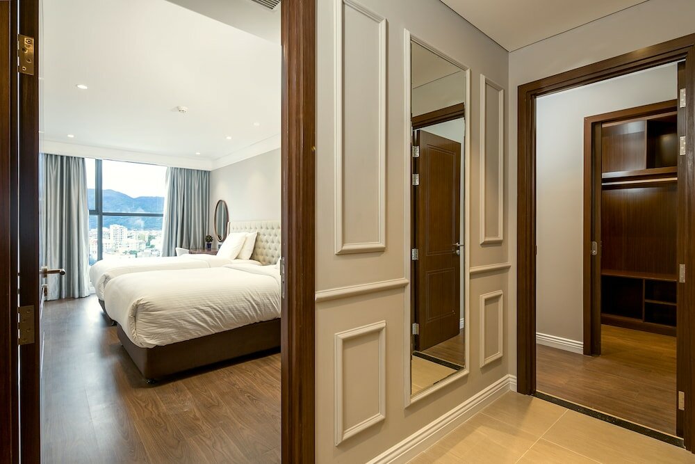 Фото Johnny's Luxury Apartments