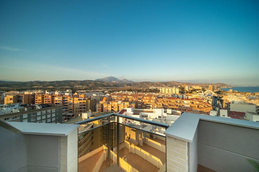 Фото Ahoy Apartments