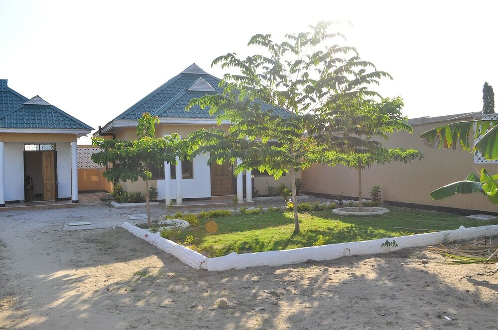 Фото Bagamoyo Gold Accommodation