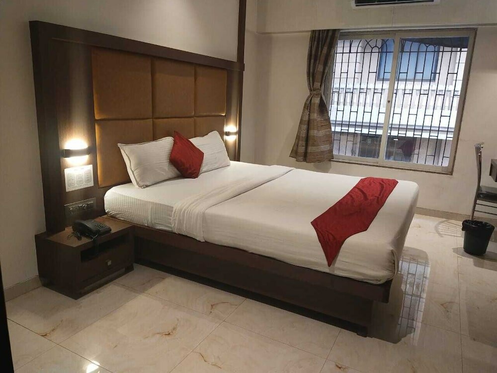 Фото Monarch Express