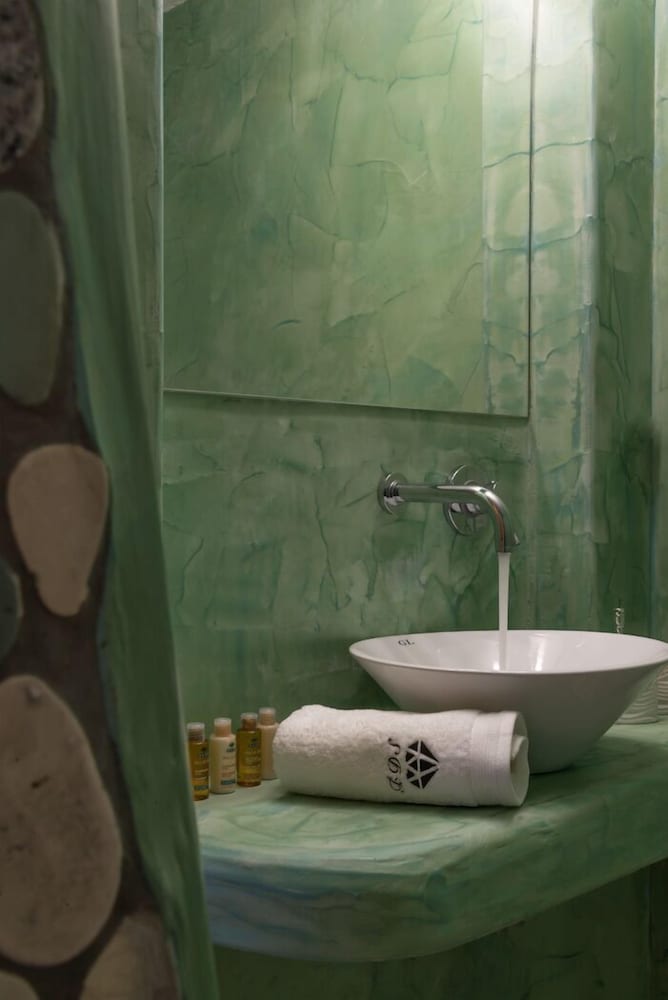 Фото Black Diamond Suites - Adults Only