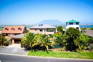 Cape Oasis Guesthouse (Bloubergstrand, Sandpiper Crescent, 32), hotel