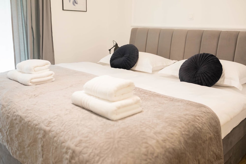 Фото Luxury Rooms With Balcony