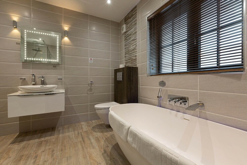 Фото The White Swan