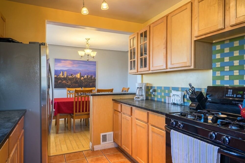 Фото The Retro Escape City Park Hot Tub & Movie Theater