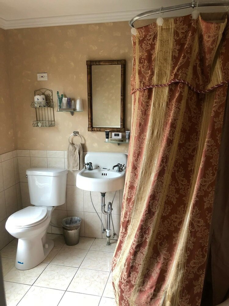 Фото Reynolds House Inn & Motel