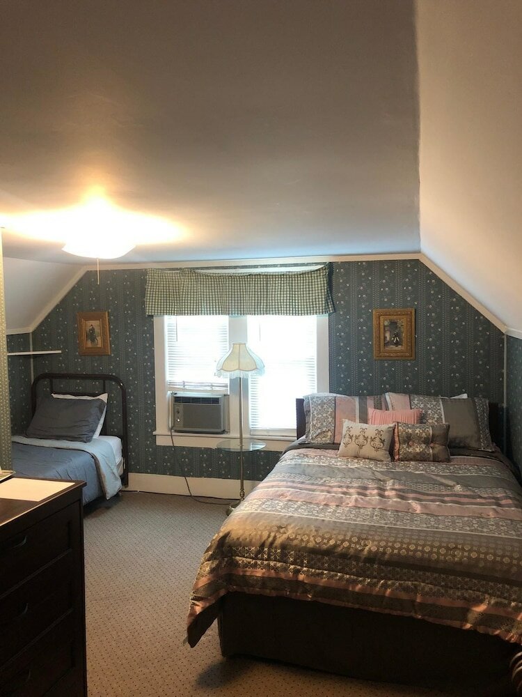 Фото Reynolds House Inn & Motel