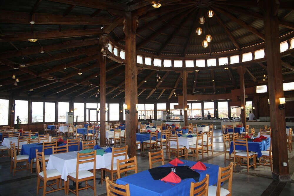 Фото Laguna Beach Marsa Resort