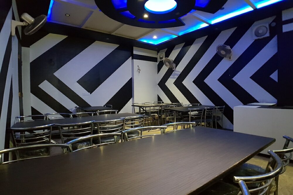 Фото Oyo 30576 Satyam Regency