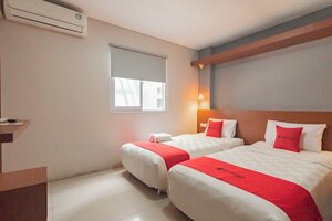 Гостиница RedDoorz Plus @ Dago Pojok 3