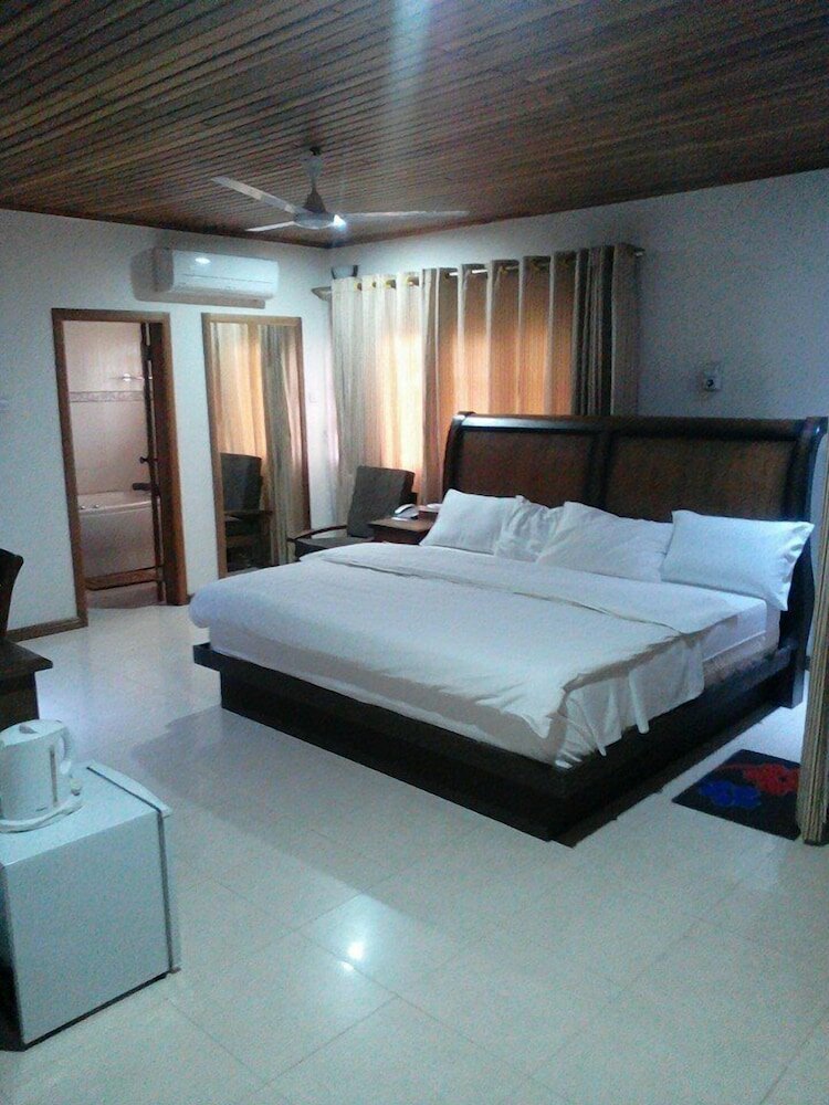 Фото Ponderosa Travel Lodge