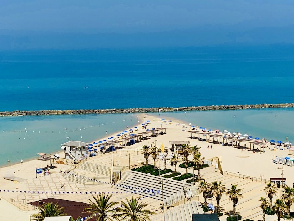 Short-term housing rental Royal on the Sea, Netanya, photo