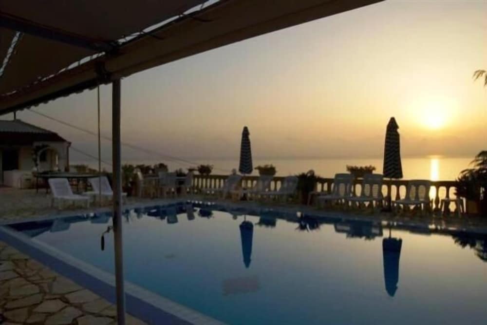 Фото Oniro Villas