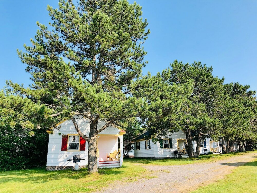 Фото Green Gables Bungalow Court