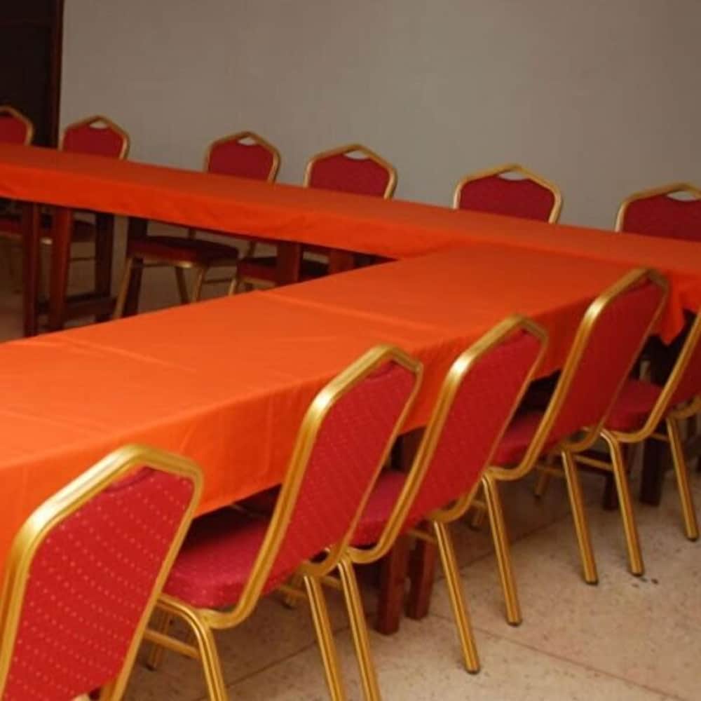 Фото Kahondo Buffalo Hotel