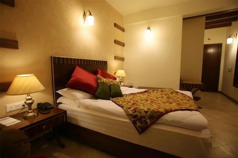 Фото Hotel Dev Cottage