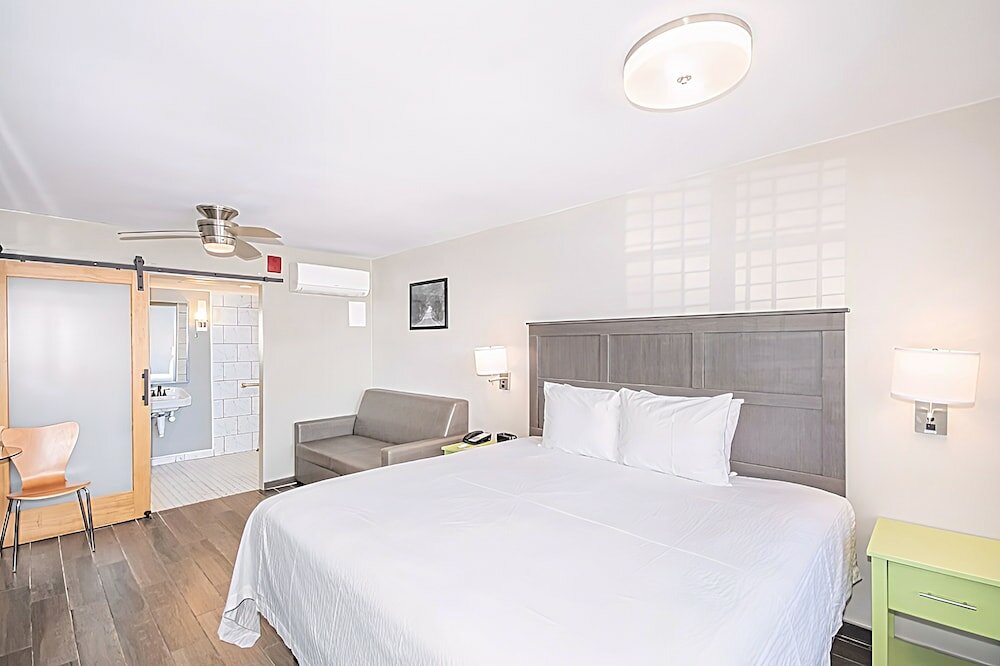 Фото Seven Hills Suites