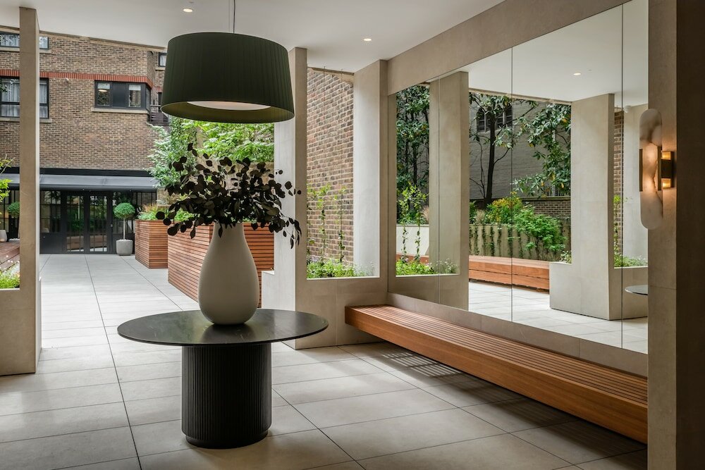 Фото Monarch House Serviced Apartments