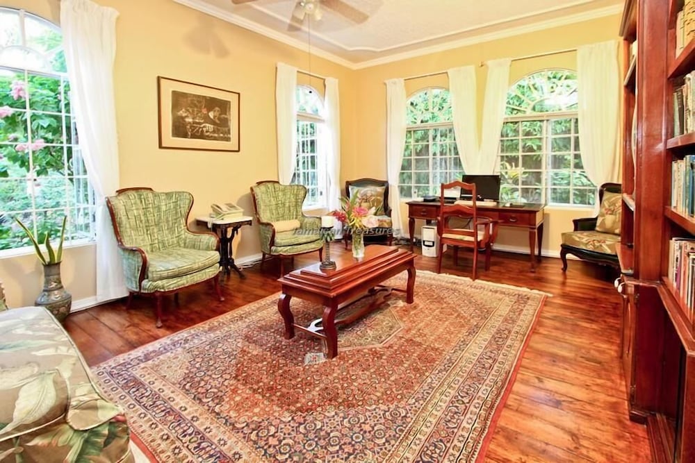 Фото Summerhill, 8br by Jamaican Treasures