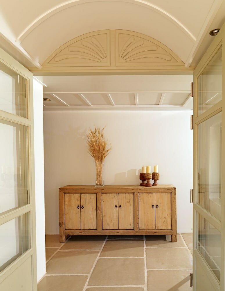 Фото Themonies Luxury Suites