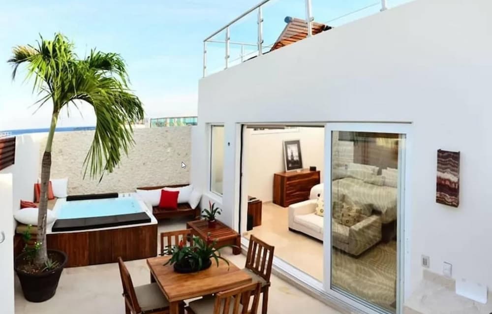 Фото Las Olas downtown Condos by Playa Paradise