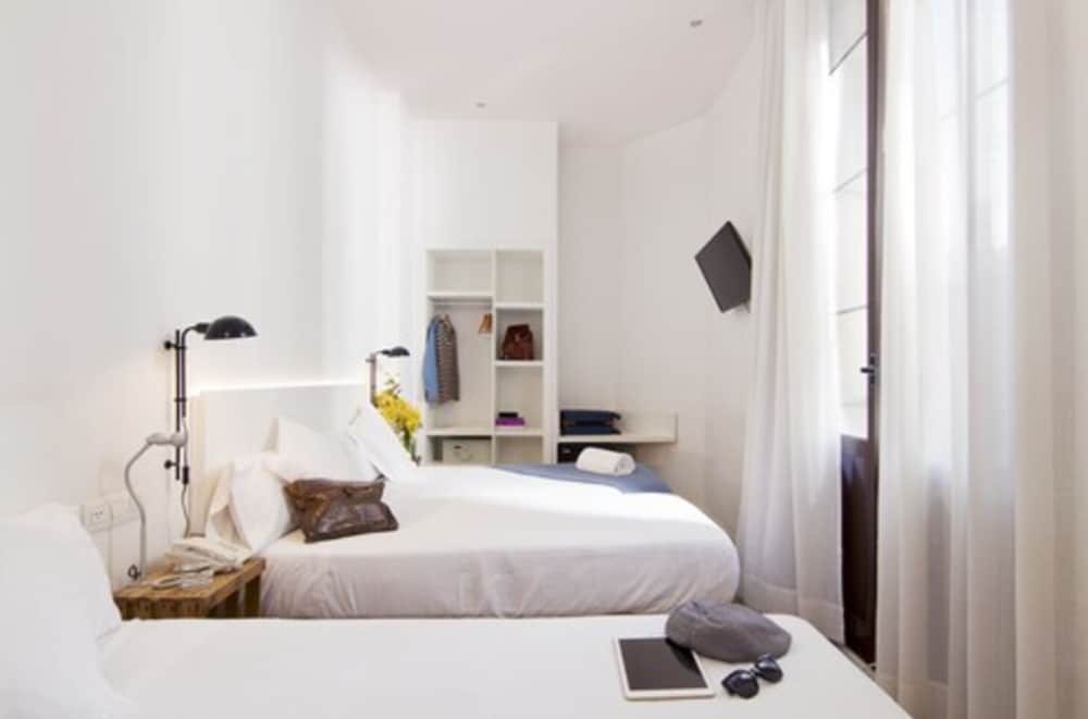 Фото Som Nit Born