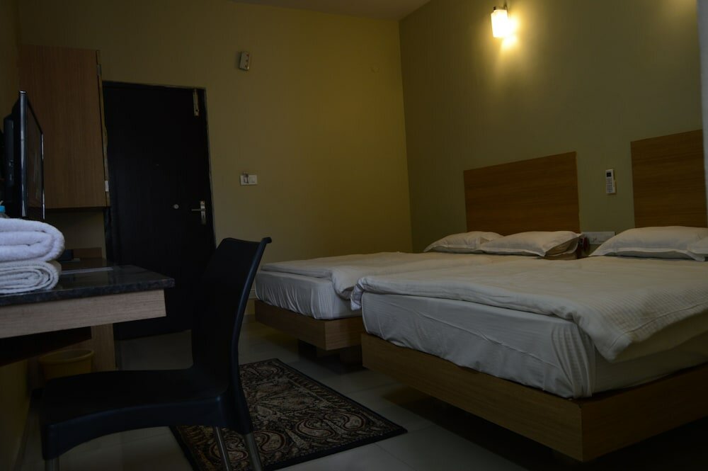 Фото Hotel B M Shree Residency