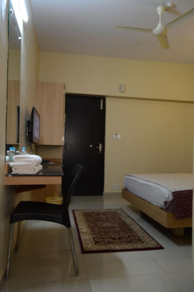 Фото Hotel B M Shree Residency