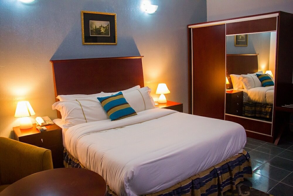 Фото The Palmview Manor Hotel