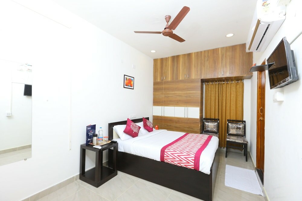 Фото Oyo 10701 Moukthi Apartment