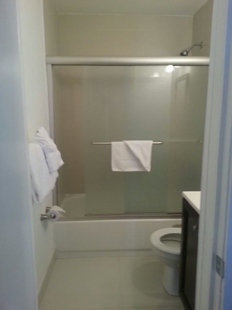 Фото Hollywood Beach Resort-renovated Studio Nice Views