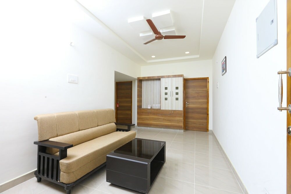 Фото Oyo 10701 Moukthi Apartment