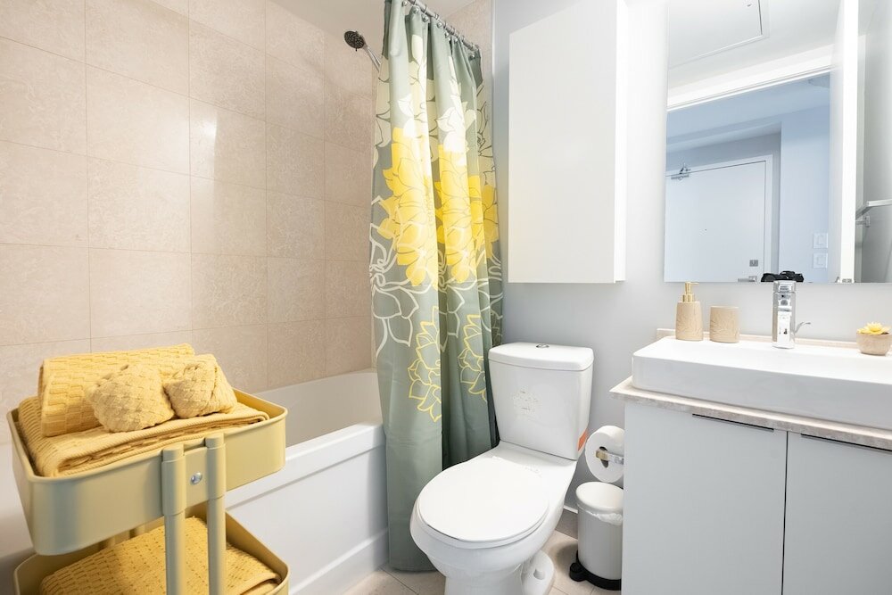 Фото Simply Comfort Gorgeous Apartments in the Heart of Toronto