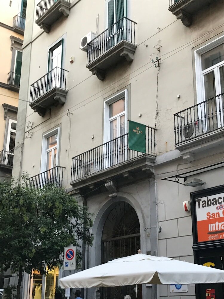 Фото Musto Suites & Rooms